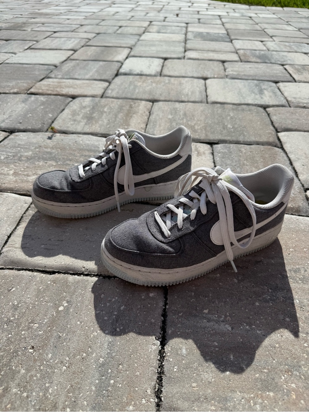 Nike Low-Top Sneakers Gray & White
